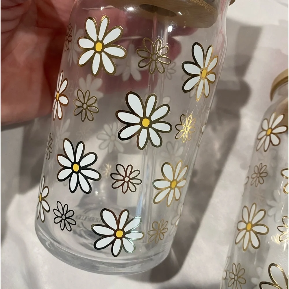 Cutest set of 2 daisy glasses( as seen on TIKTOK) reusable and oh so cute!🌼🌼